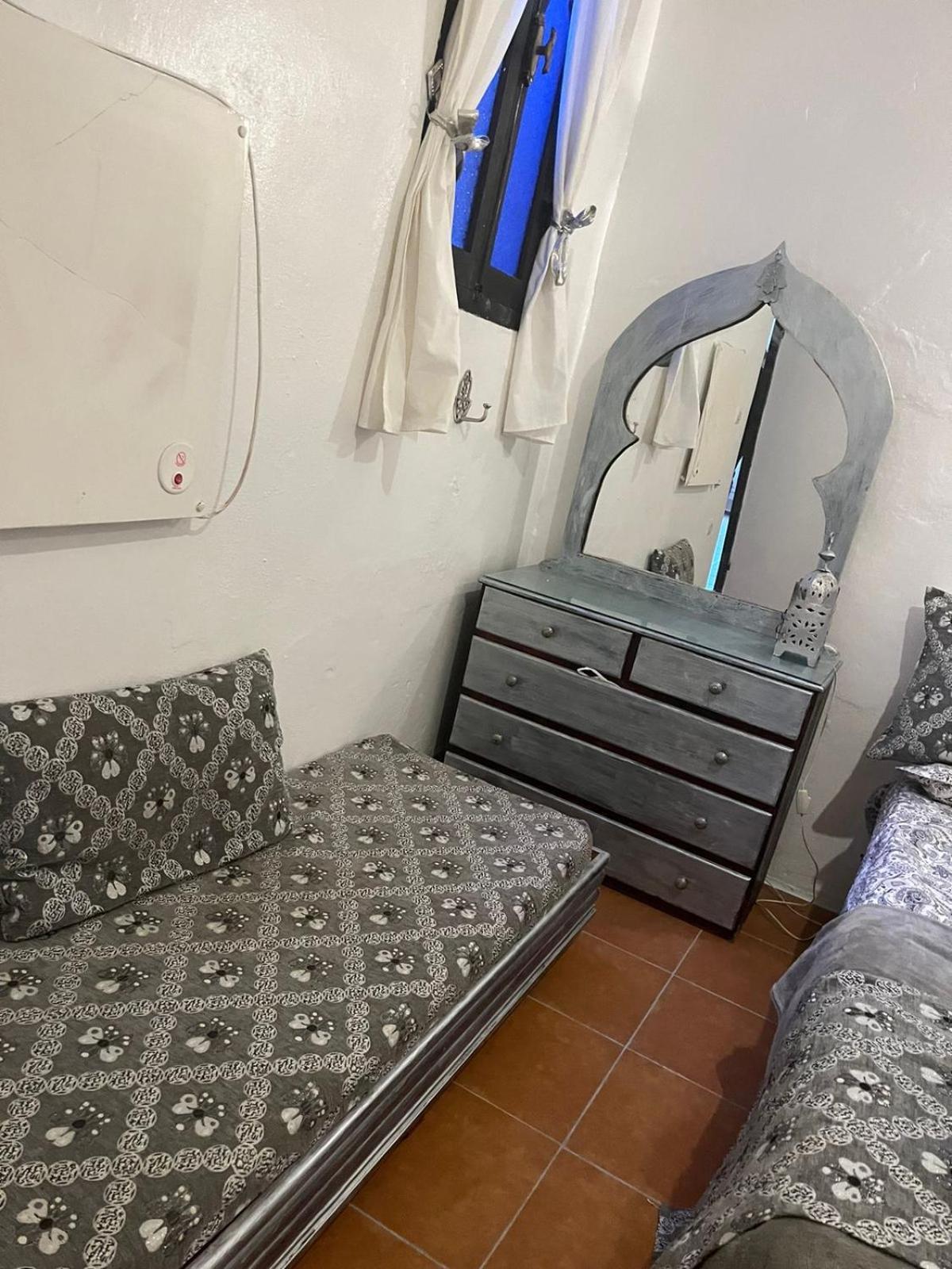 Hathor ,casa Marroqui Con Dos Terrazas En La Medina Antigua , Ideal Parejas!! Wifi!! Hébergement de vacances Assilah